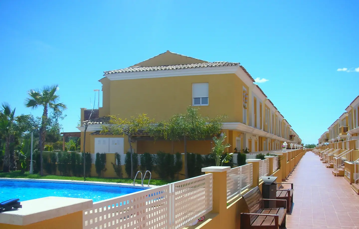 Adosados de Bellamar junto a la piscina comunitaria, referencia V0030.