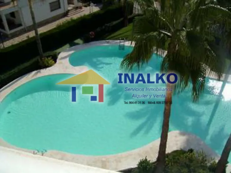 Piscina y zona exterior