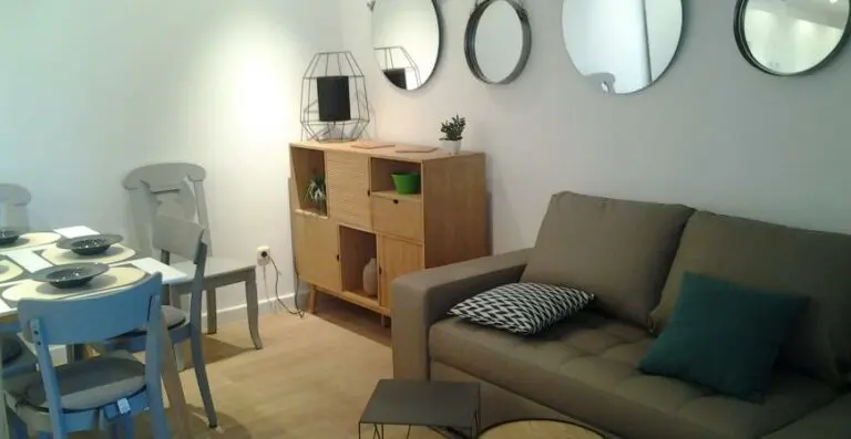 Interior del salón con mobiliario · Vista 4
