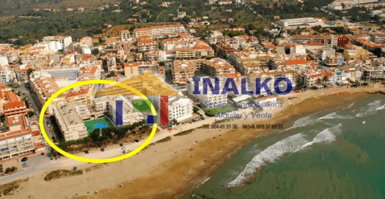 Vista aérea del litoral y los edificios · Vista 3