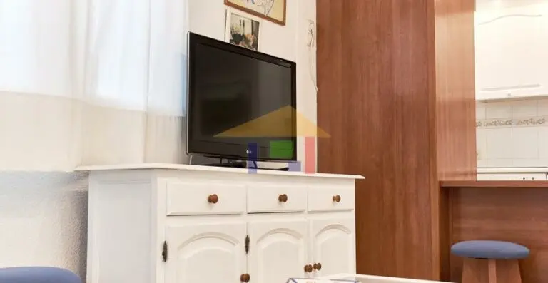 Interior del salón con mobiliario · Vista 11