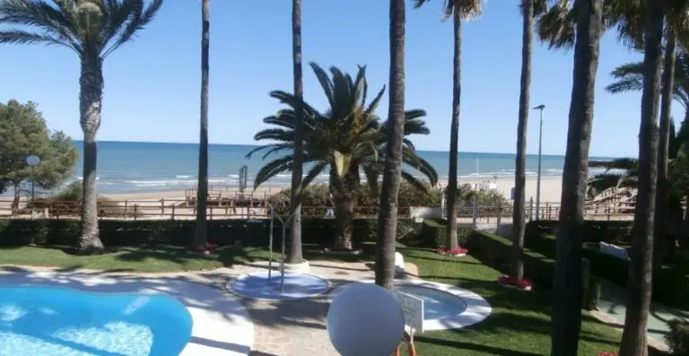 Piscina y zona exterior · Vista 3