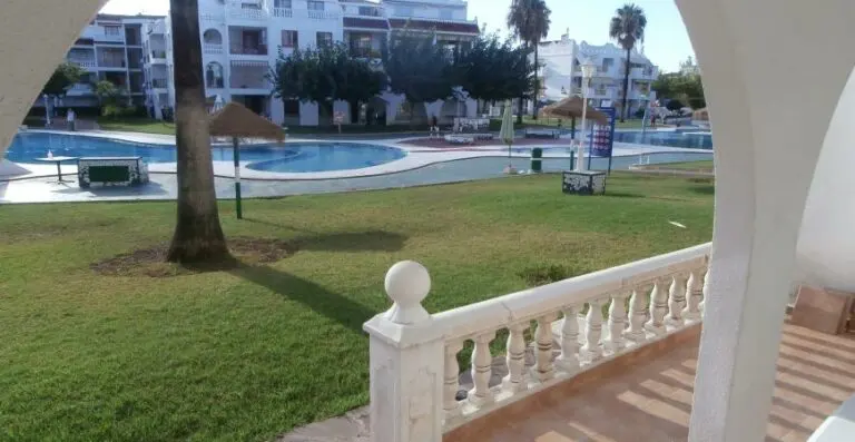 Piscina y zona exterior · Vista 6