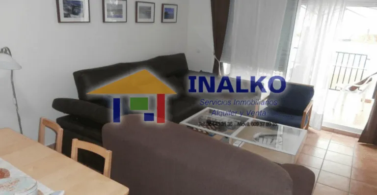 Interior del salón con mobiliario · Vista 12
