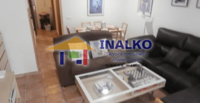 Interior del salón con mobiliario · Vista 13