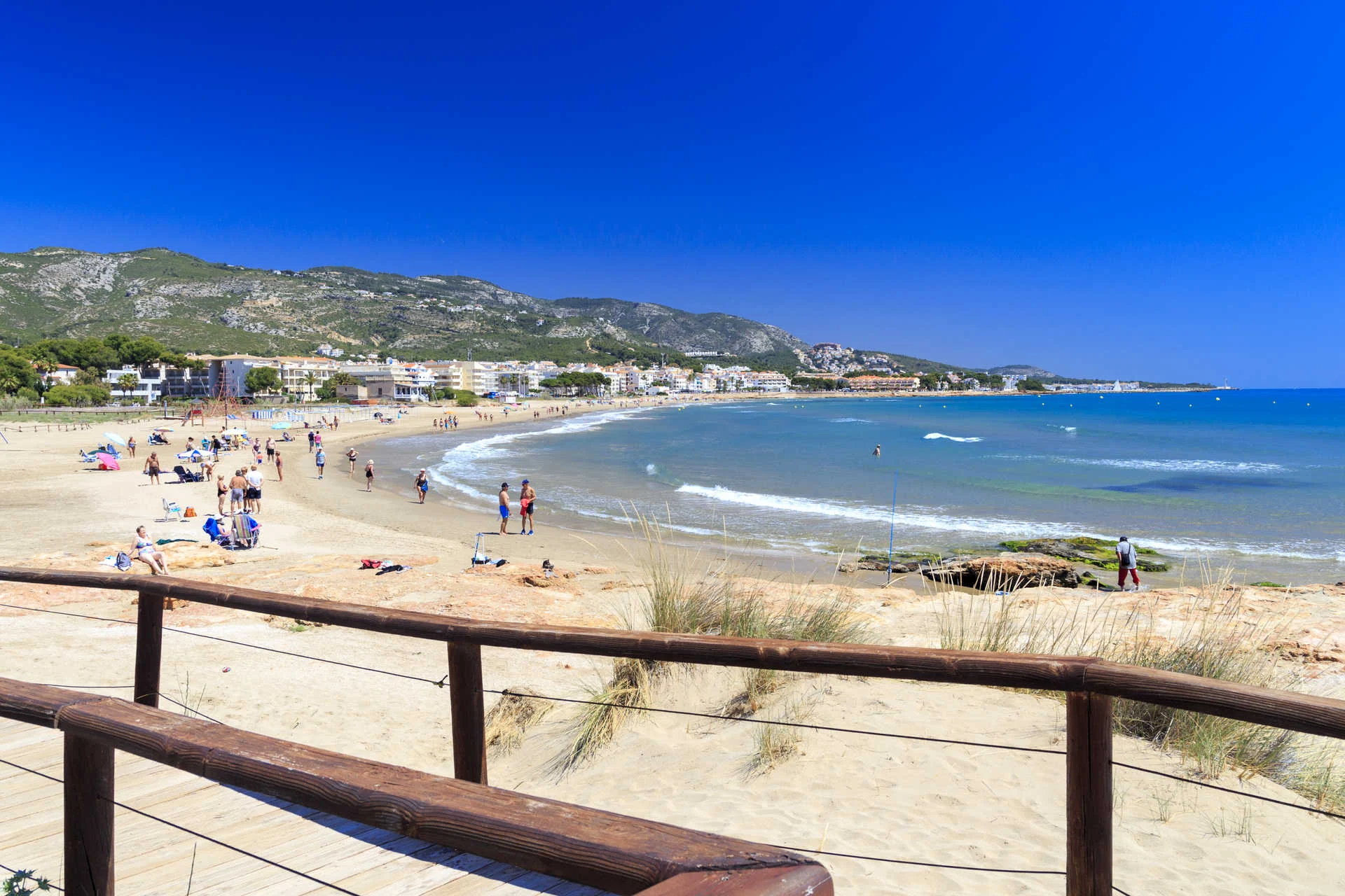 Playa del Cargador, paseo y relieve costero de Alcossebre
