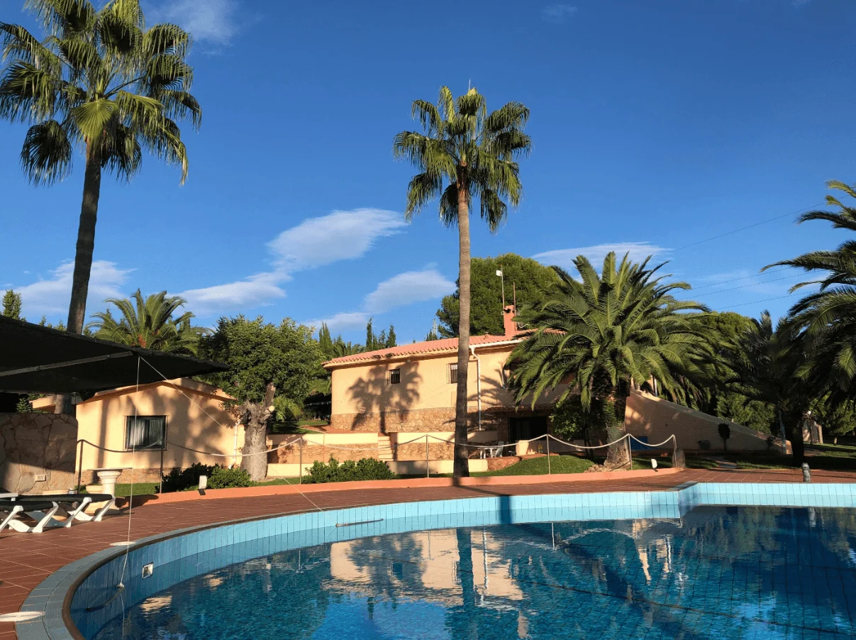 Piscina y su entorno · Chalet en tossalet