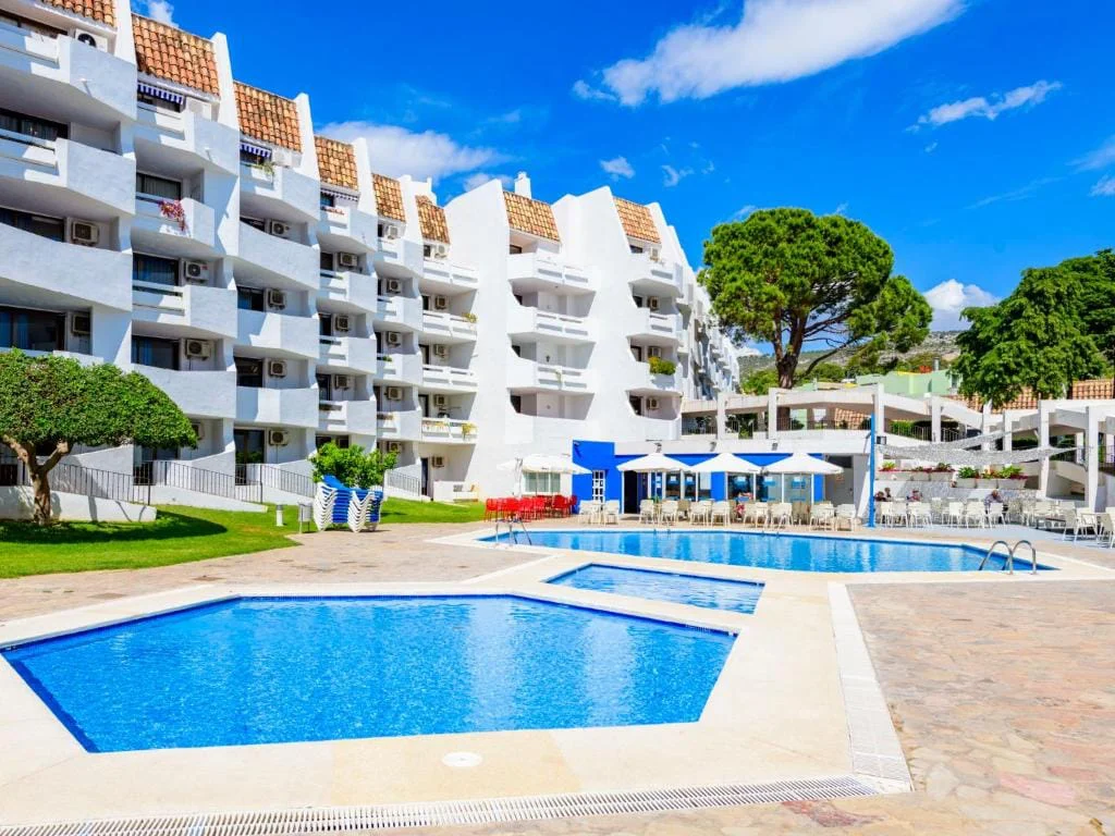 Piscina y su entorno · Estudio en eurhostal