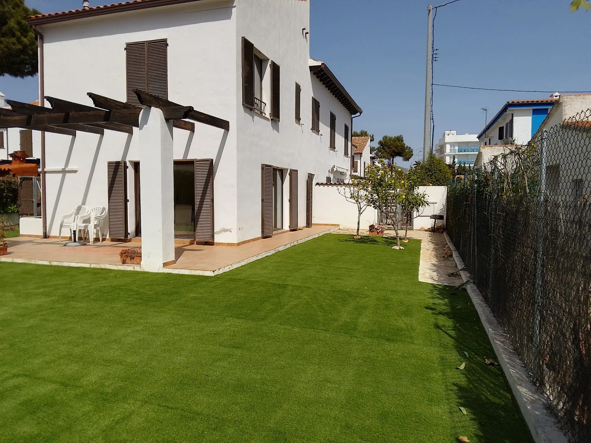 Fachada y exterior de la vivienda · Adosado - porta alcala - playa cargador