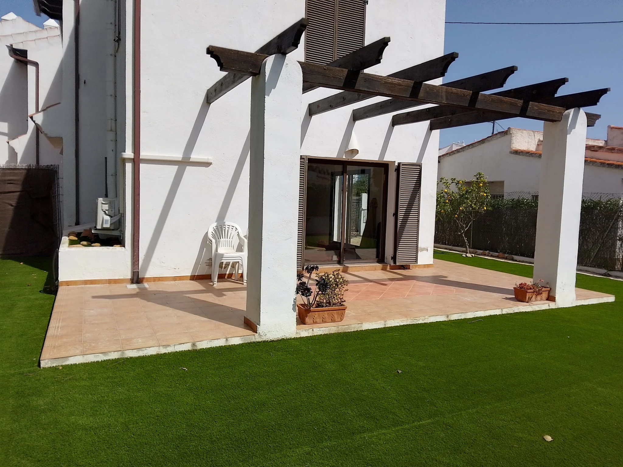 Fachada y exterior de la vivienda · Adosado - porta alcala - playa cargador