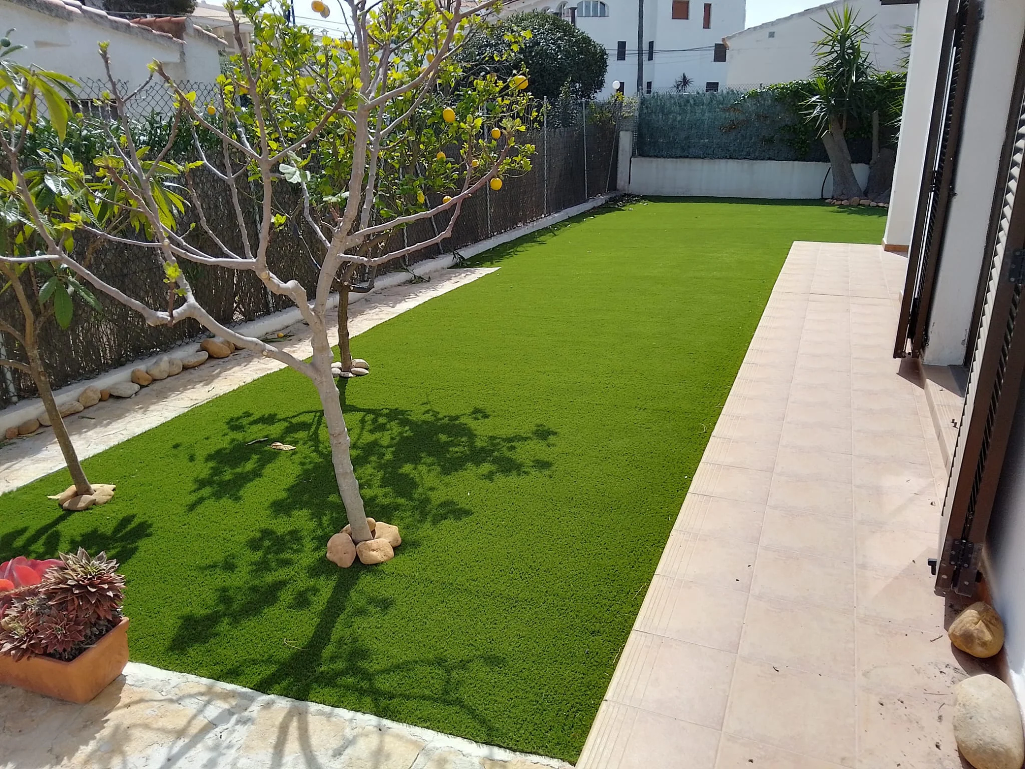 Jardín y vegetación junto a la vivienda · Adosado - porta alcala - playa cargador