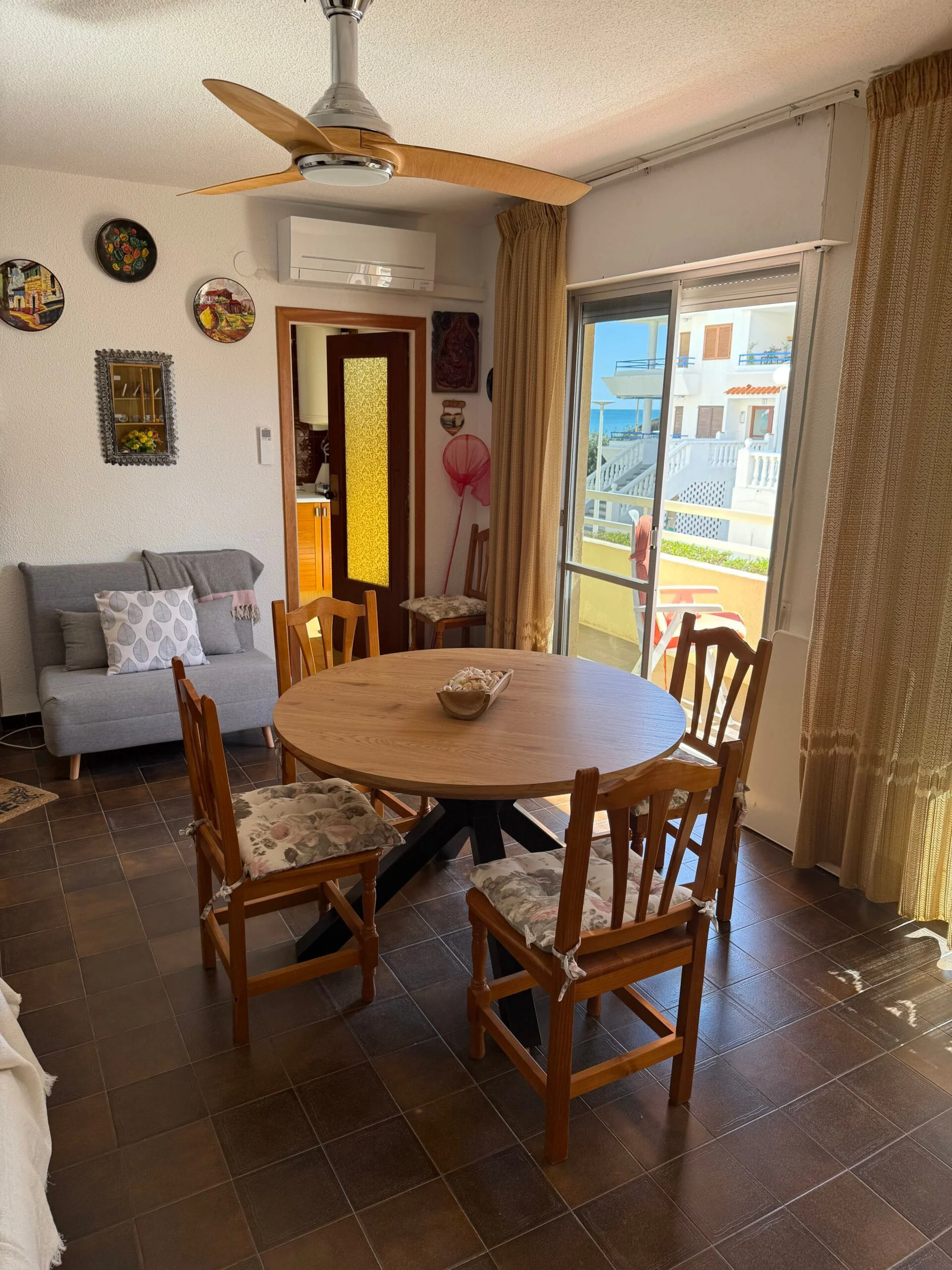 Zona de comedor · Arenal - playa cargador