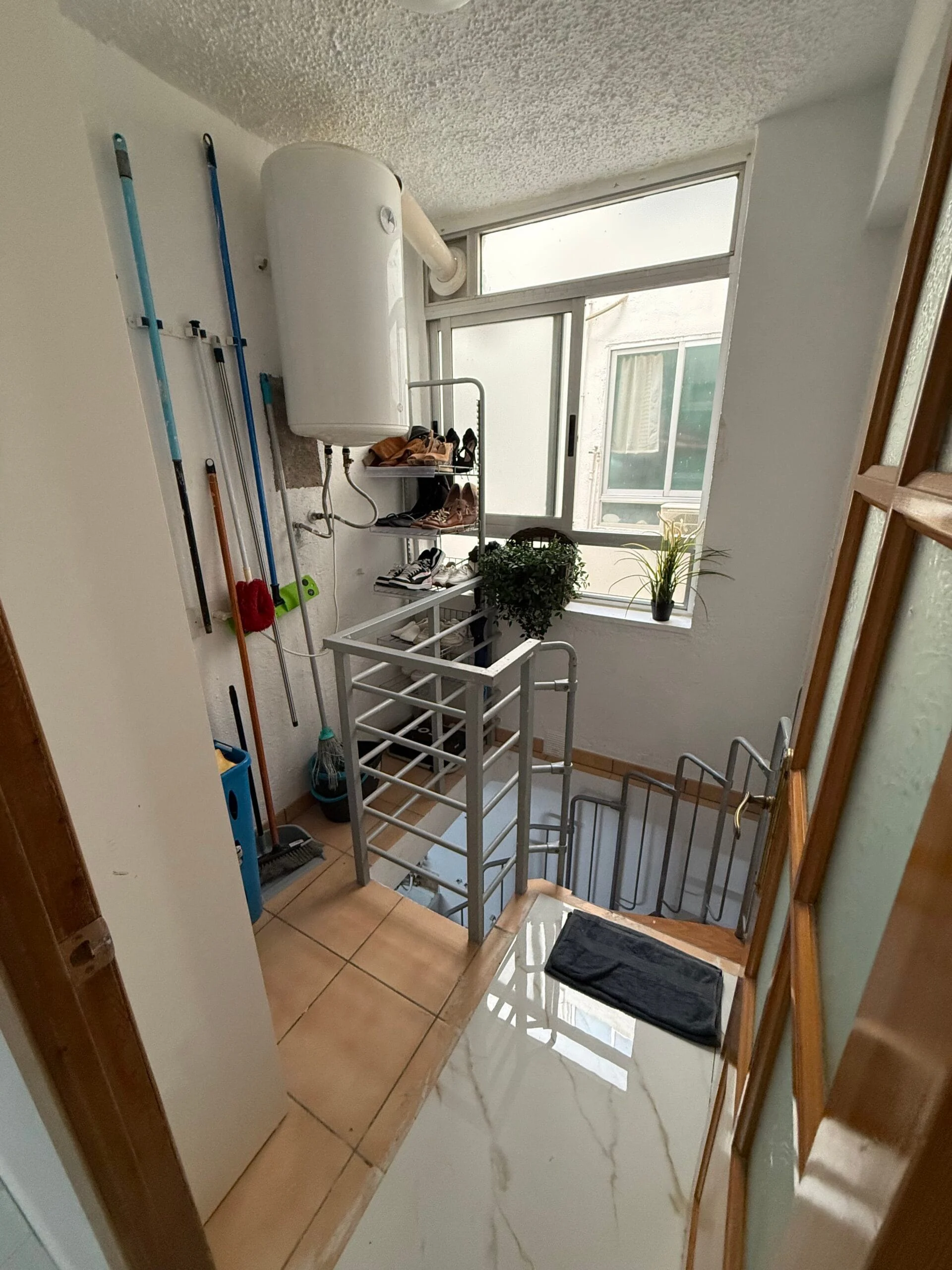 Acceso y distribución de la vivienda · Duplex en el centro del pueblo