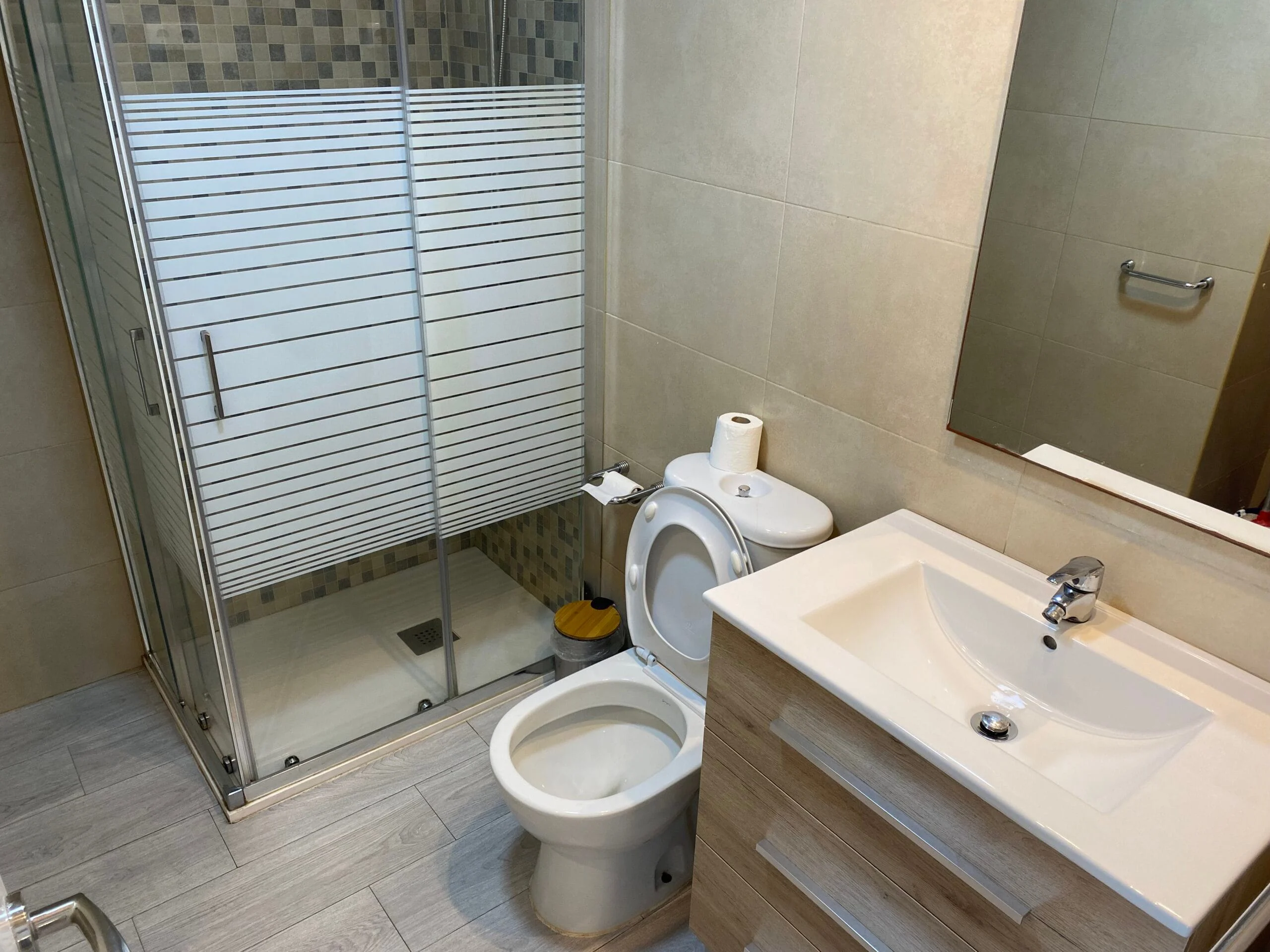 Baño de la vivienda · Habitat - playa romana