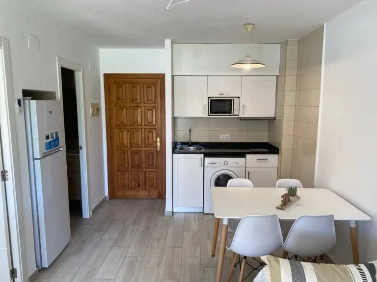 Cocina de la vivienda · Habitat - playa romana · Vista 11