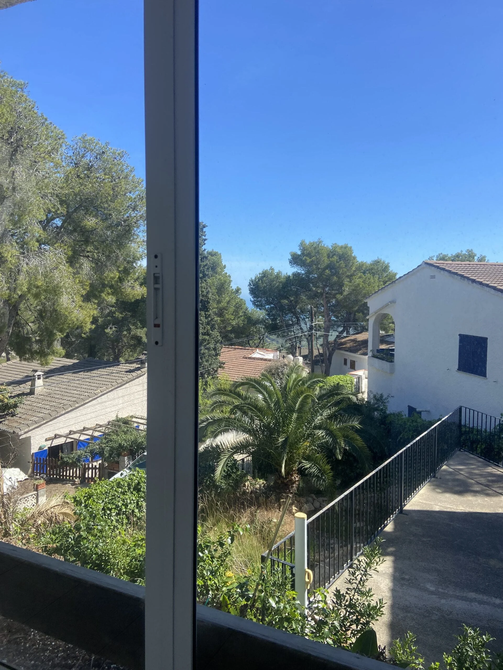 Paisaje y horizonte mediterráneo · Chalet ( urbanización pinar )