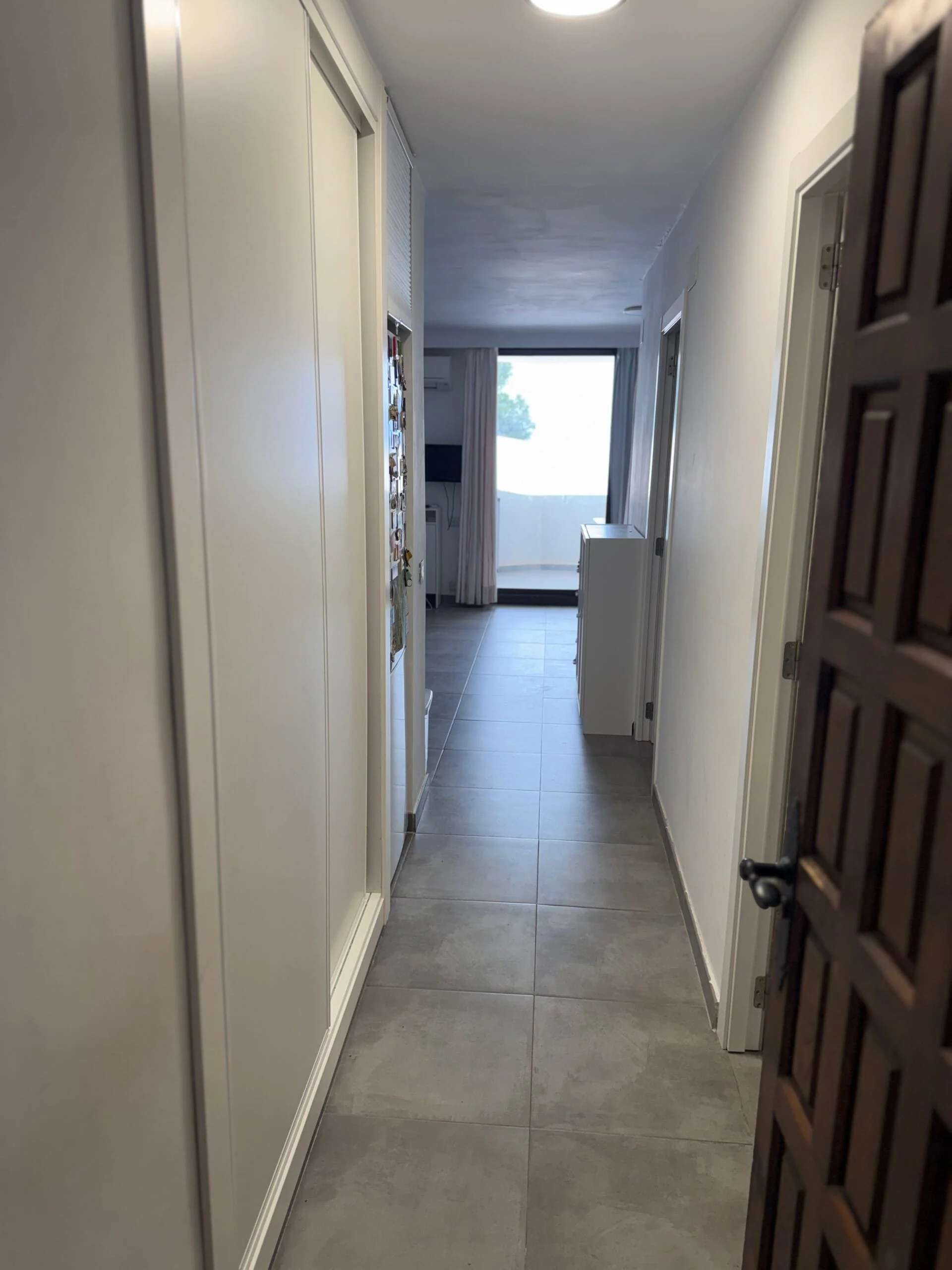 Acceso y distribución de la vivienda · Estudio en eurhostal