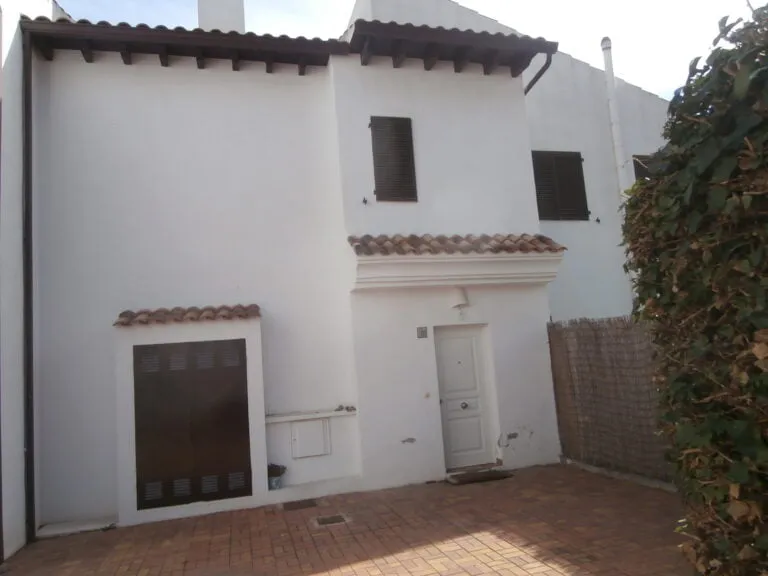 Fachada y exterior de la vivienda · Adosado - porta alcala - playa cargador