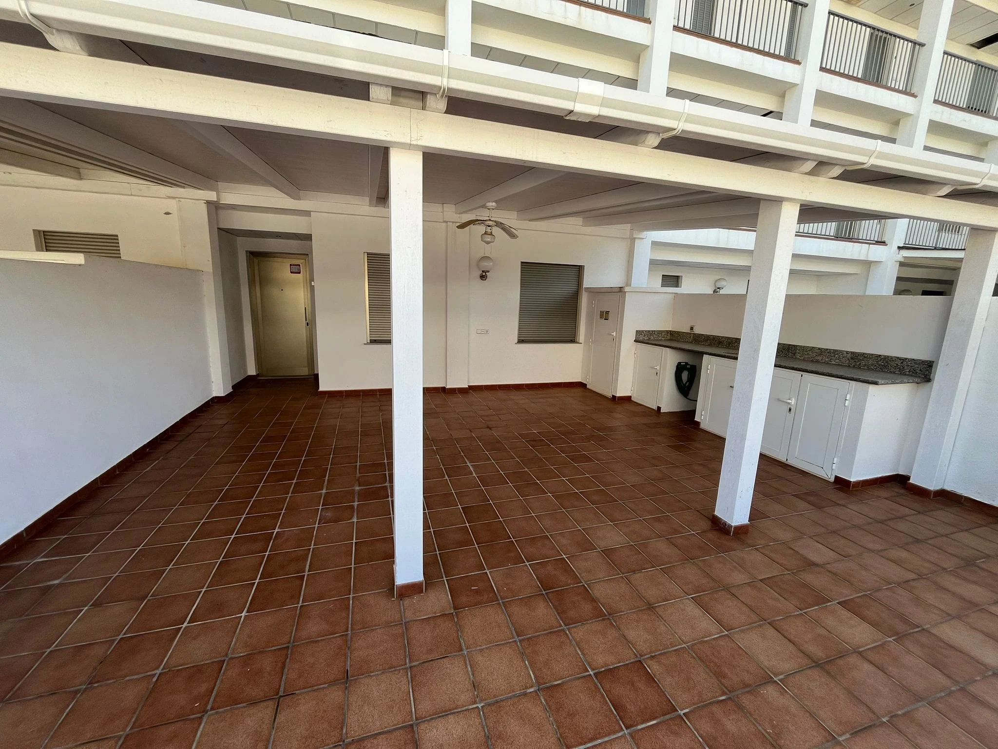 Terraza y espacio exterior · Espectacular apartamento entre playas · Vista 11