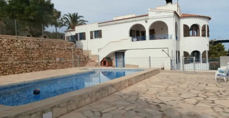 Piscina y zona exterior · Vista 2