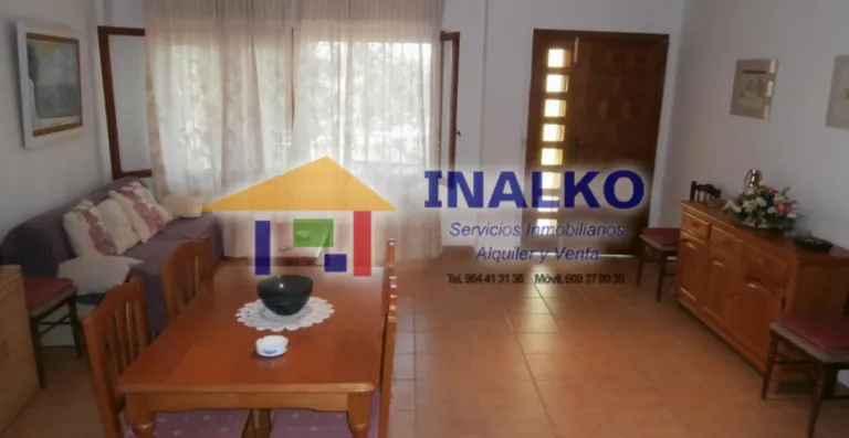Interior del salón con mobiliario · Vista 8