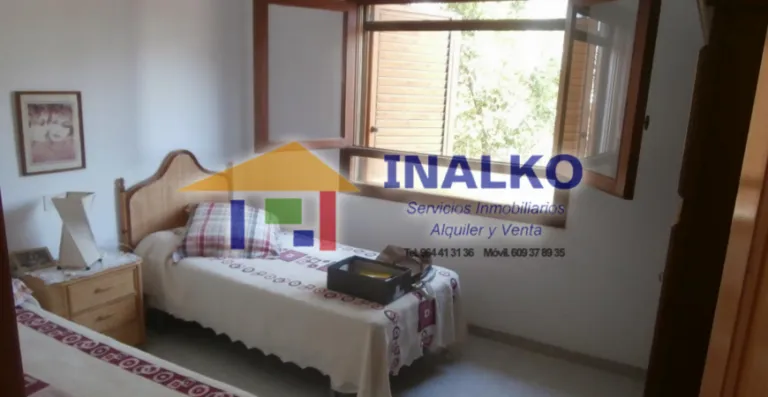 Dormitorio y su mobiliario · Vista 5