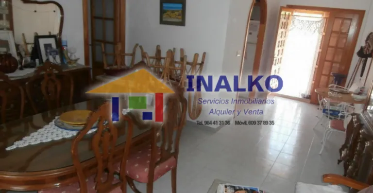 Interior del salón con mobiliario · Vista 19