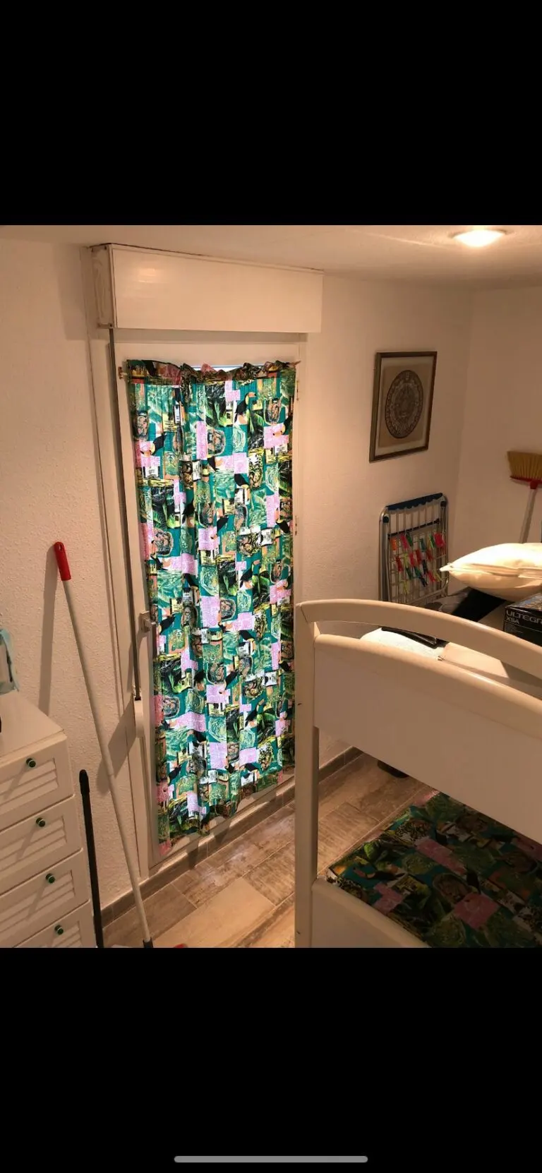 Baño con lavabo y sanitarios · Vista 17