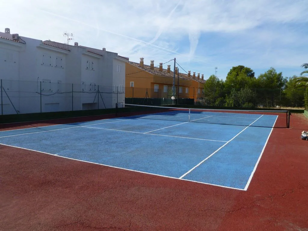 Pista deportiva de la urbanización · Villa marina - playa las fuentes