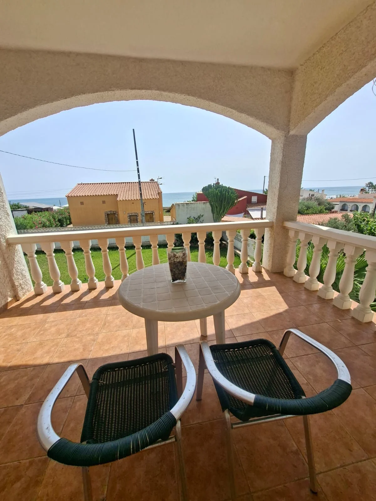 Terraza y espacio exterior · Chalet pura vida