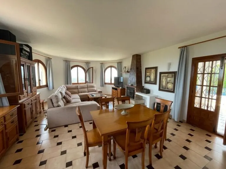 Salón de la vivienda · Fantástico chalet con parcela en raco del vale