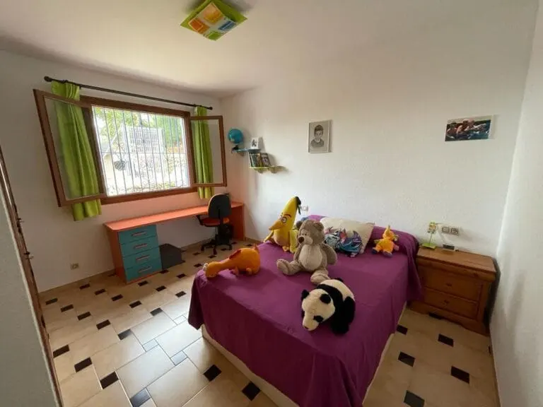 Dormitorio de la vivienda · Fantástico chalet con parcela en raco del vale · Vista 15
