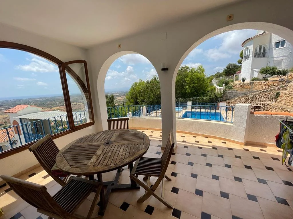 Terraza y espacio exterior · Fantástico chalet con parcela en raco del vale
