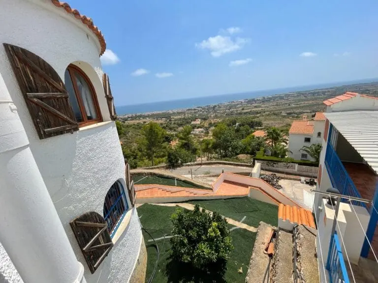 Paisaje y horizonte mediterráneo · Fantástico chalet con parcela en raco del vale