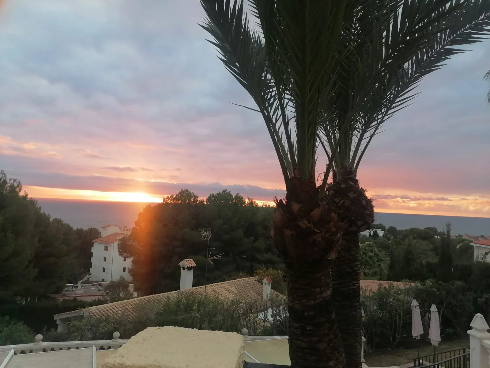 Paisaje y horizonte mediterráneo · Fabuloso chalet - las fuentes
