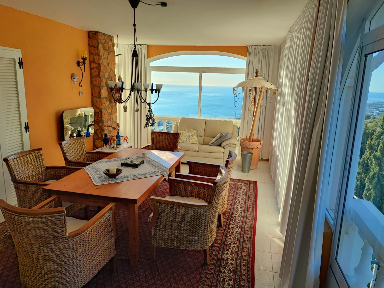 Zona de comedor · Fabuloso chalet ( pinar )