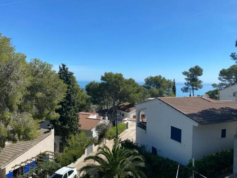 Paisaje y horizonte mediterráneo · Chalet ( urbanización pinar )
