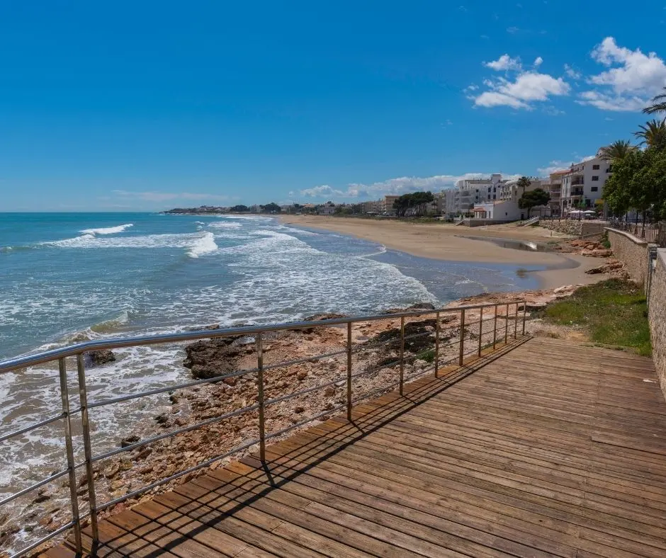 Paseo junto al mar en la zona de Las Fuentes